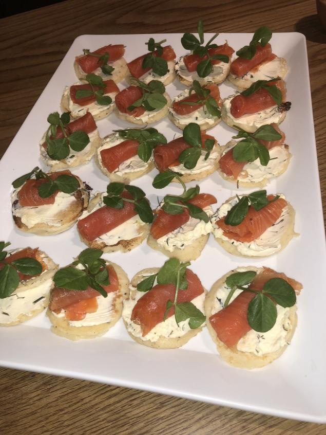 Smoked salmon and cream cheese blinis, 8 pieces